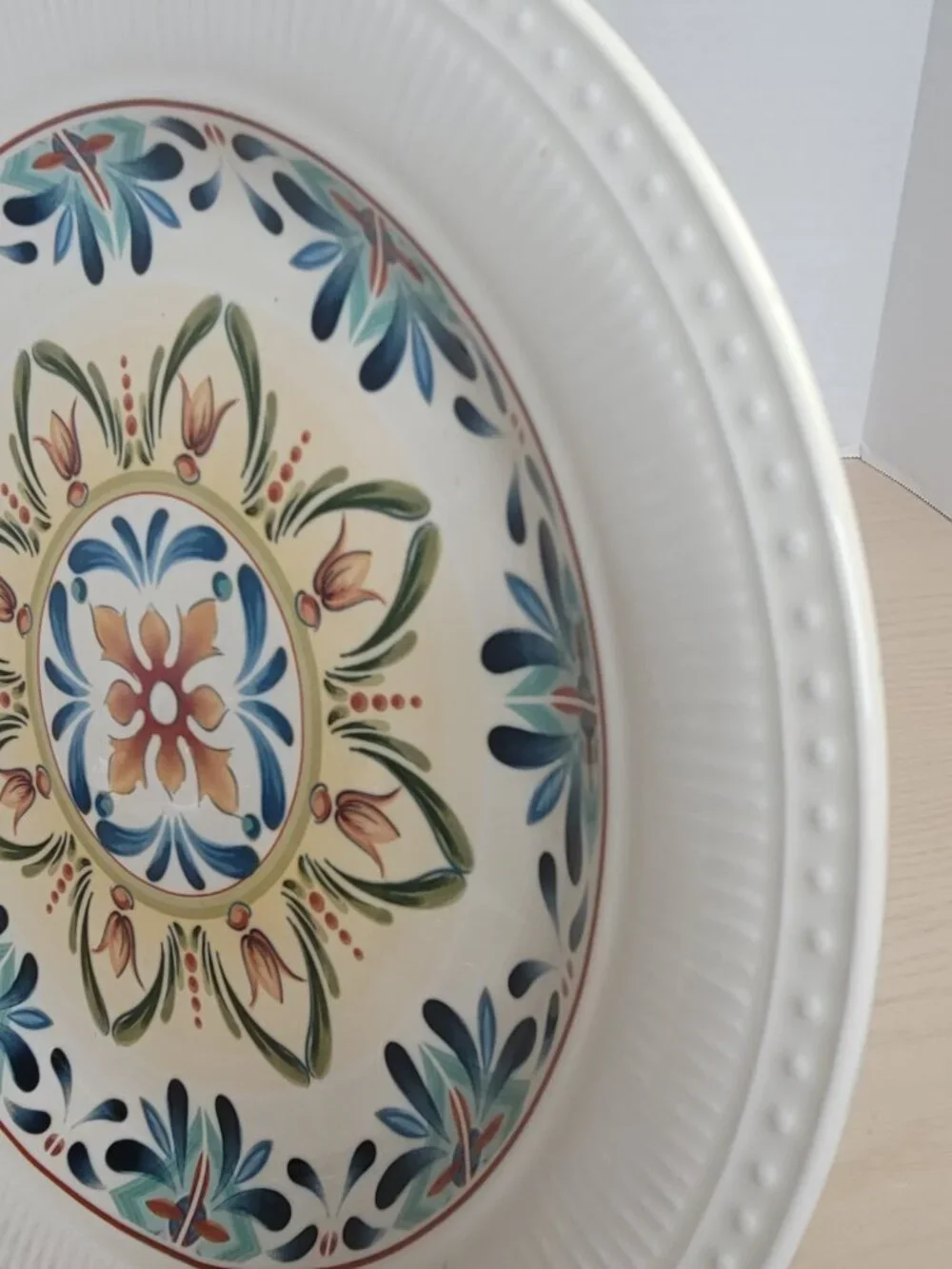 Pier 1 Imports ATHENA Embossed Rim Geometric Floral Pattern Dinner Plate 11 in